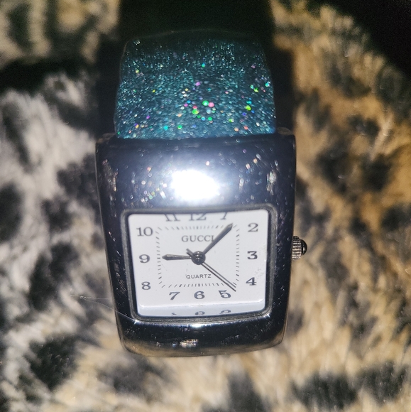 Vintage Gucci Cuff Watch - Picture 6 of 7